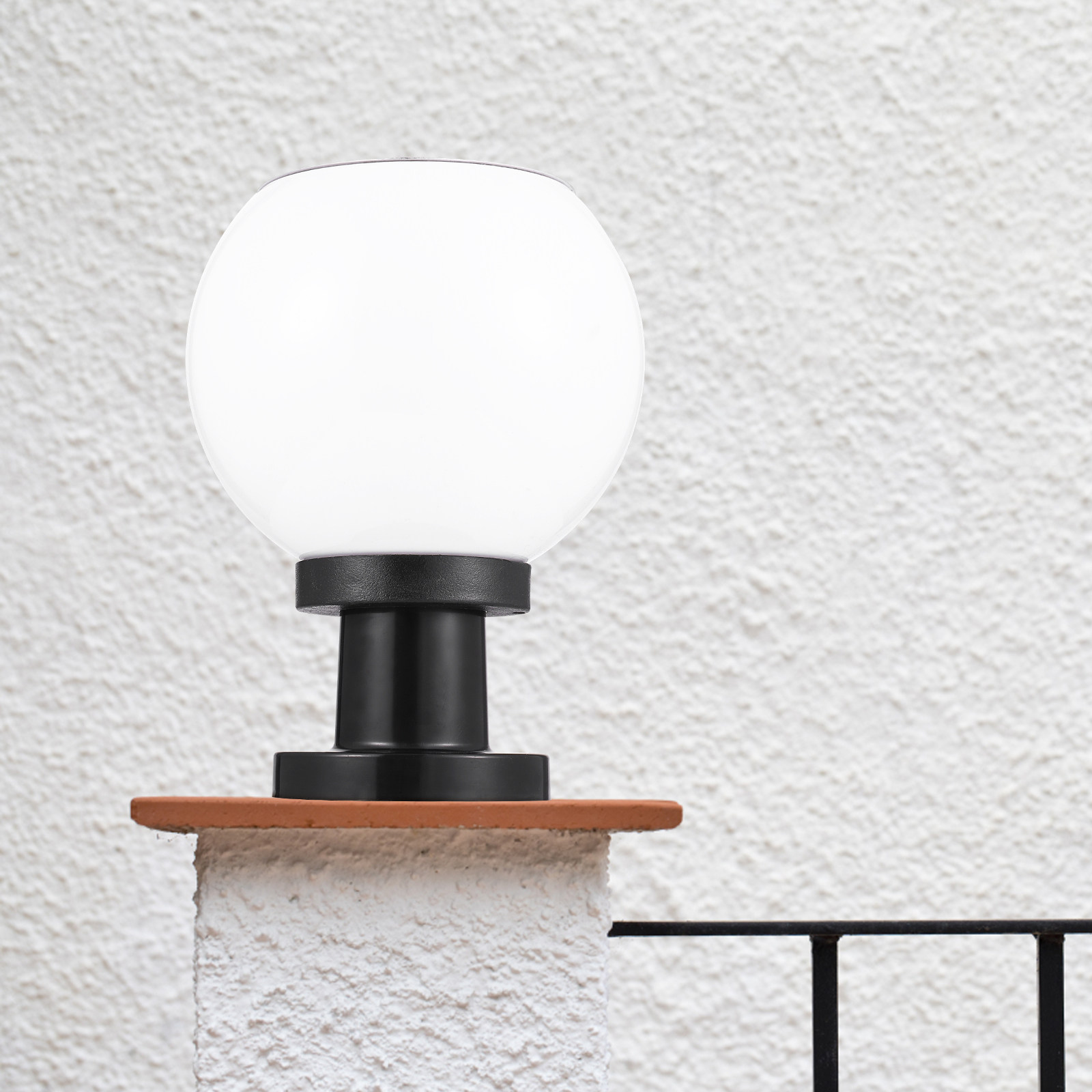 1. Круглая светодиодная настен – обзор и цена Outdoor Power Lights